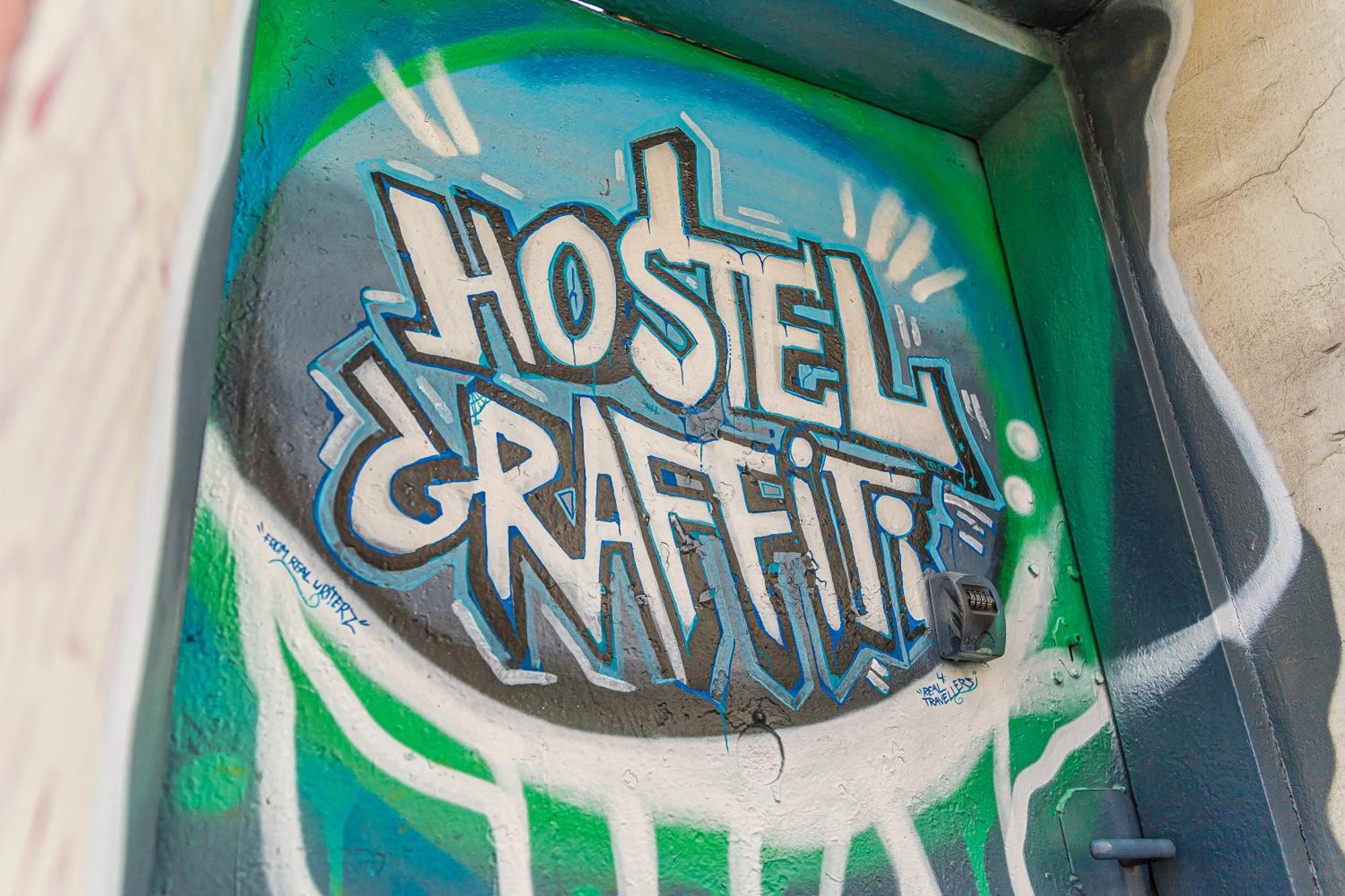 Hostel Graffiti Cracovia Exterior foto